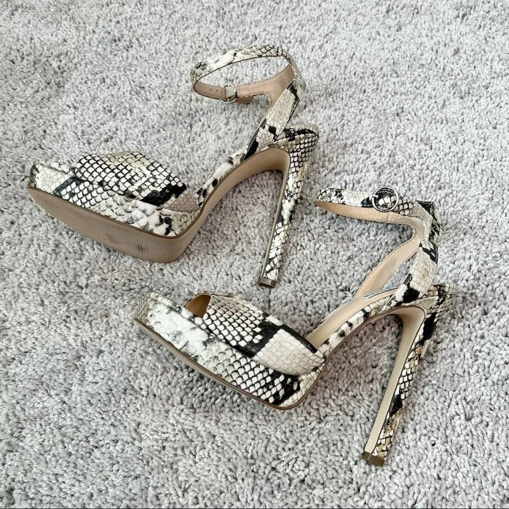 Steve Madden snake print platform shoe size 9 1/2   #024-6